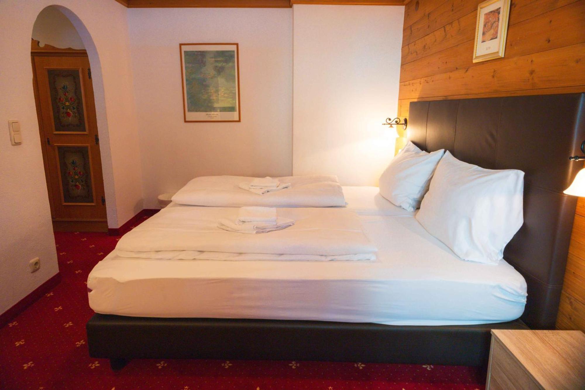 Tirolerhof Hotel Serfaus Quarto foto